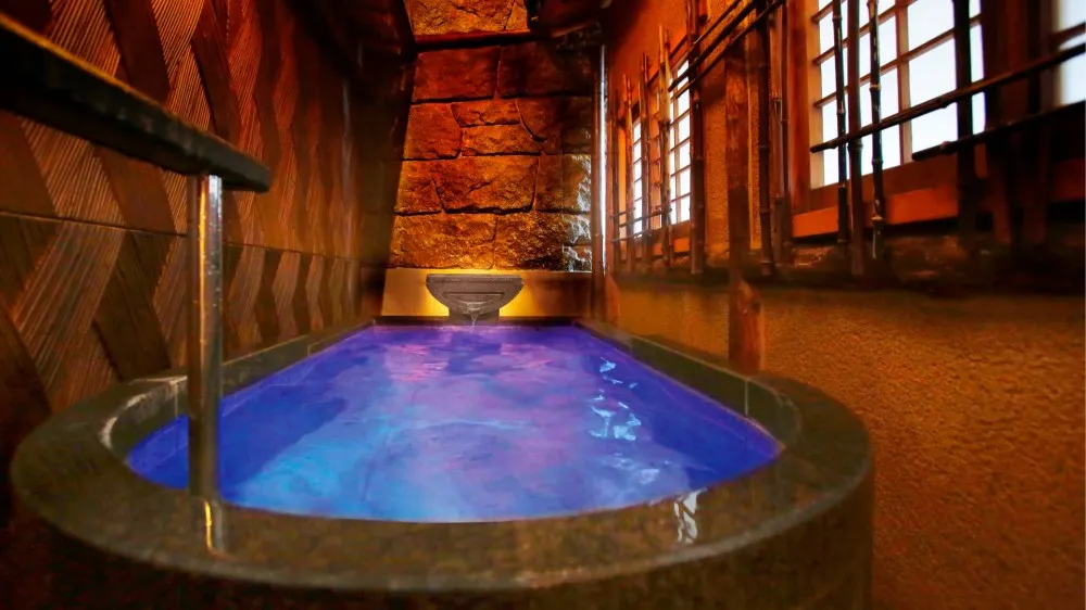 貸切露天風呂〈樹（あかり）〉