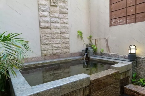 家族風呂　ハチドリ