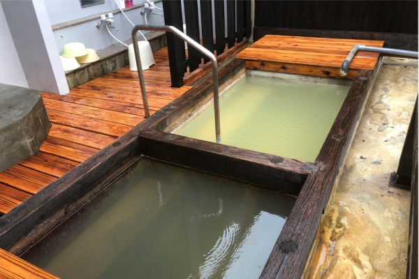 2つの湯船で楽しめる貸切風呂