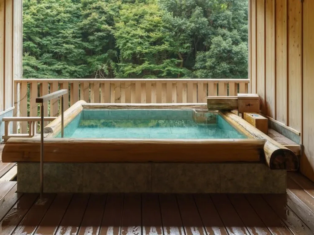 貸切露天風呂（丸太風呂）