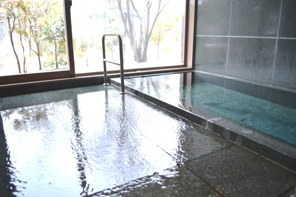 家族風呂「岩風呂」のサムネイル画像