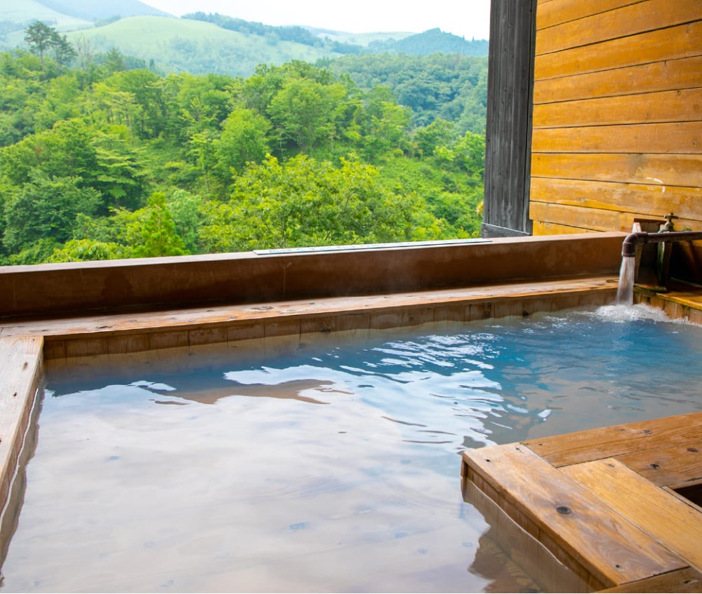 檜風呂【家族露天風呂】のサムネイル画像