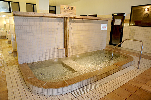 水風呂（写真は男性風呂）の施設画像 - 8