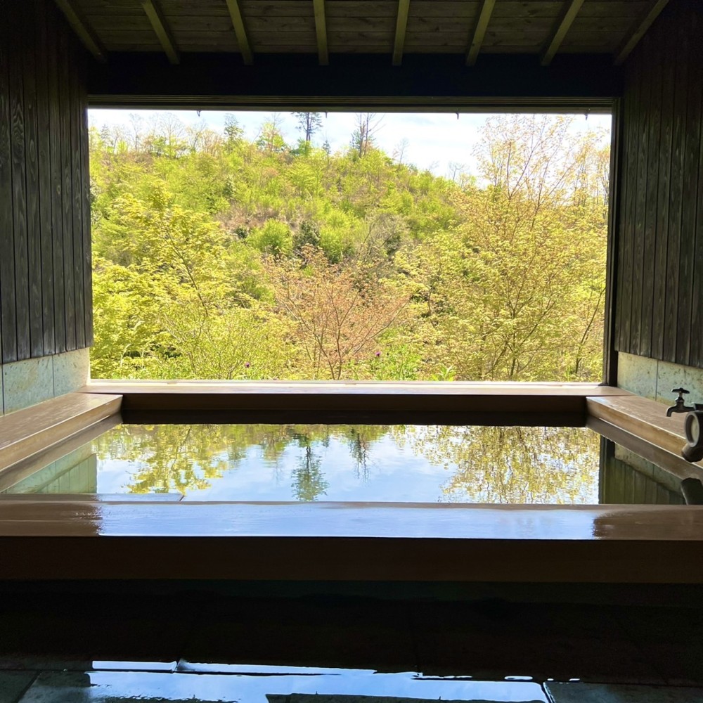 露天檜風呂のサムネイル画像