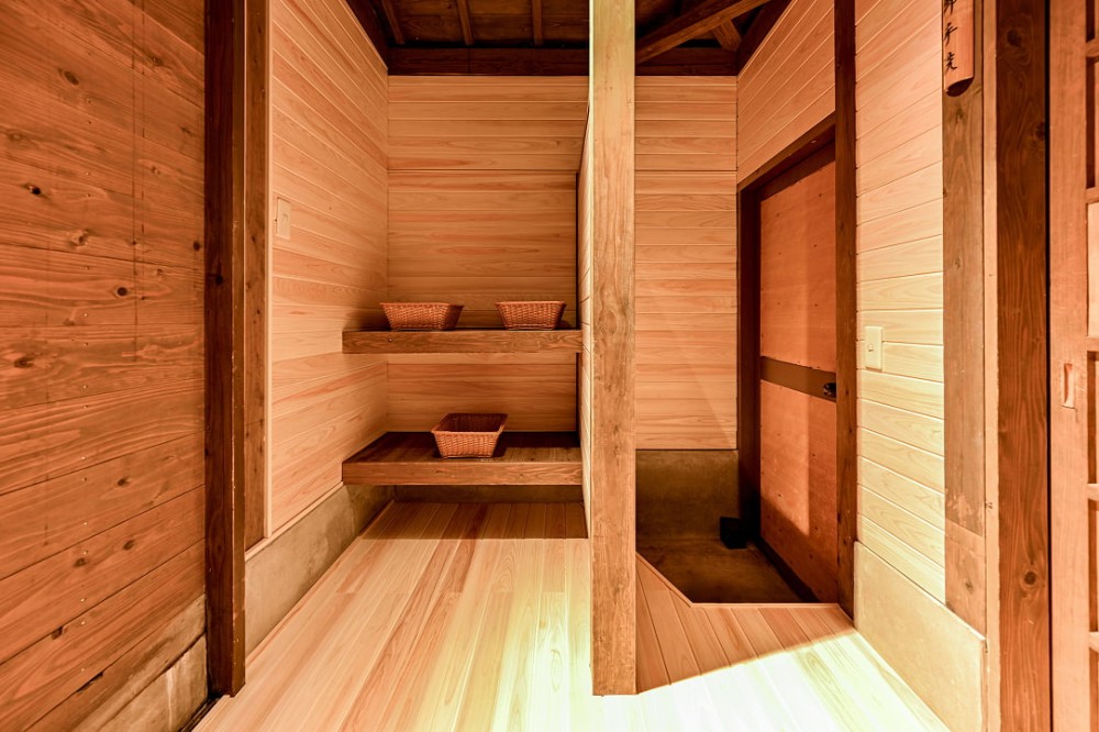 天然かけ流し温泉 ひのき風呂　脱衣所の施設画像 - 10