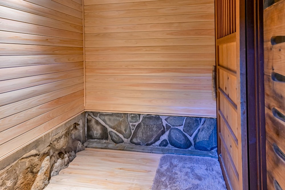 天然かけ流し温泉 始まりの湯　脱衣所の施設画像 - 13