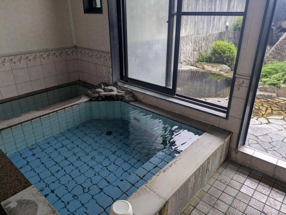 内湯＋露天風呂＋冷泉（広）のサムネイル画像