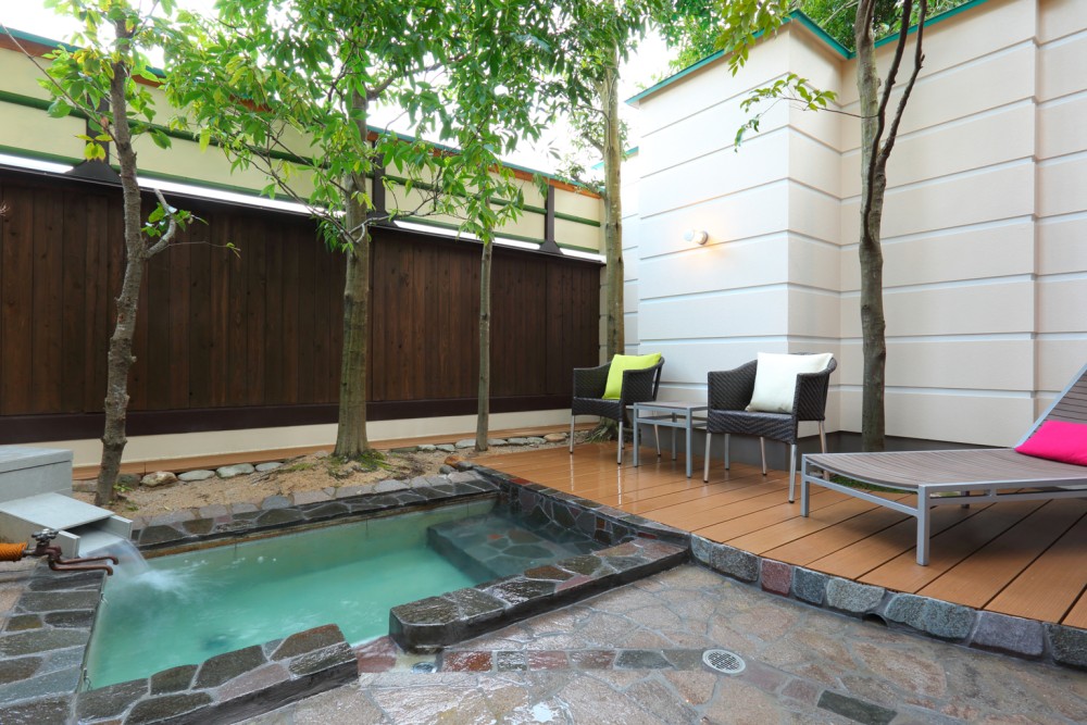 足湯も楽しめるくつろぎの湯のサムネイル画像