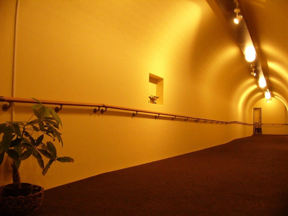 宿泊棟から浴室棟へのトンネル  Tunnel to the bathroom buildingの施設画像 - 8