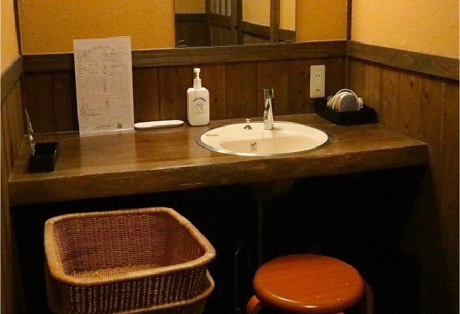 旅館内貸切風呂の脱衣所の施設画像 - 5